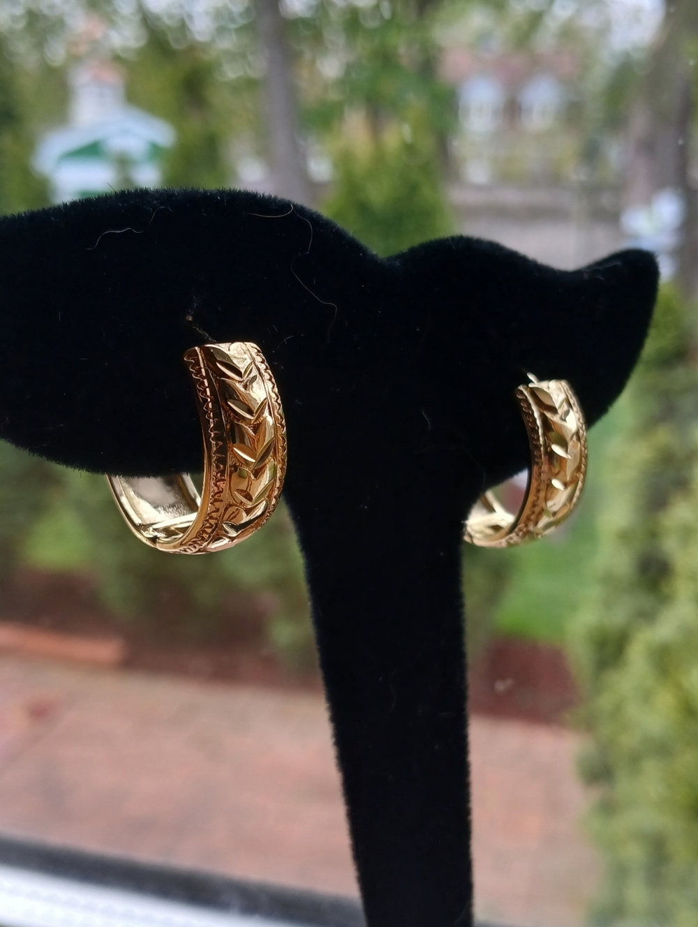 18 K Gold Filled Chevron Pattern Hoop Earrings - Picture 2 of 10
